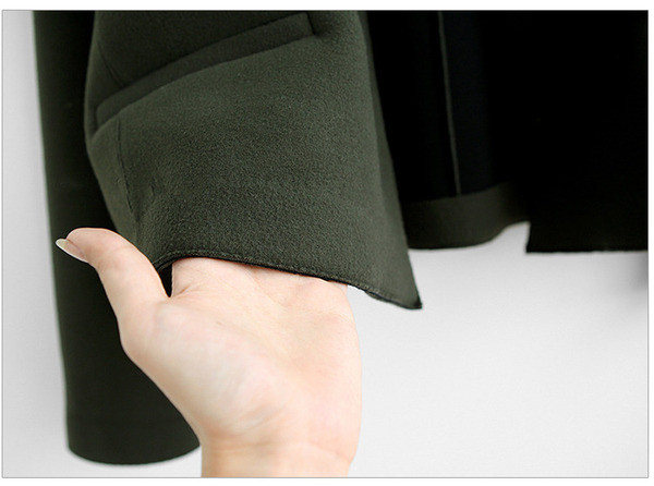 Modern női rövid kabát zöld és szürke gombokkal