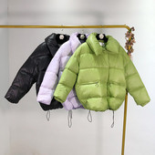 Geaca scurta de iarna cu sireturi si fermoar in culorile verde, mov si negru