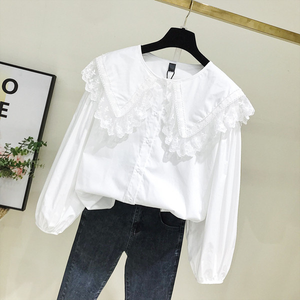 Cămașă casual de damă cu dantelă și decolteu O în culoarea albă