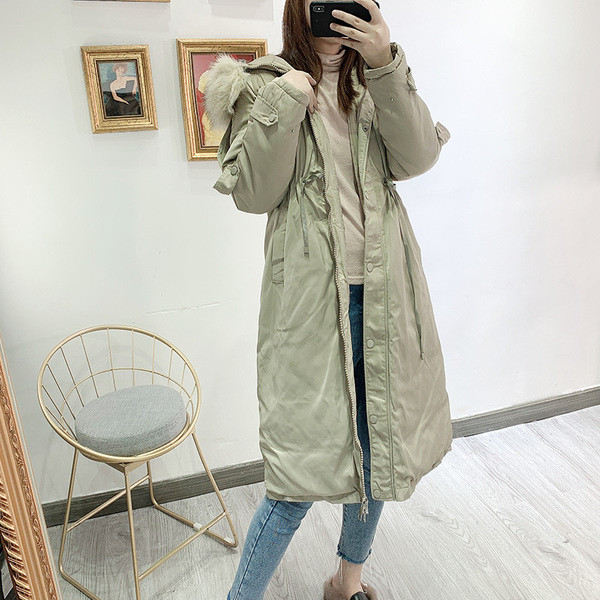 Geaca de iarna lunga cu fermoar si gluga cu puf in bej si negru