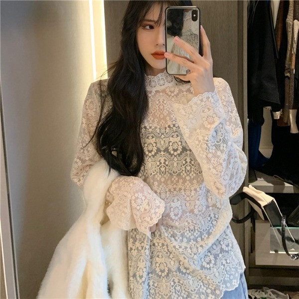 Modern női csipkeblúz fehér színben