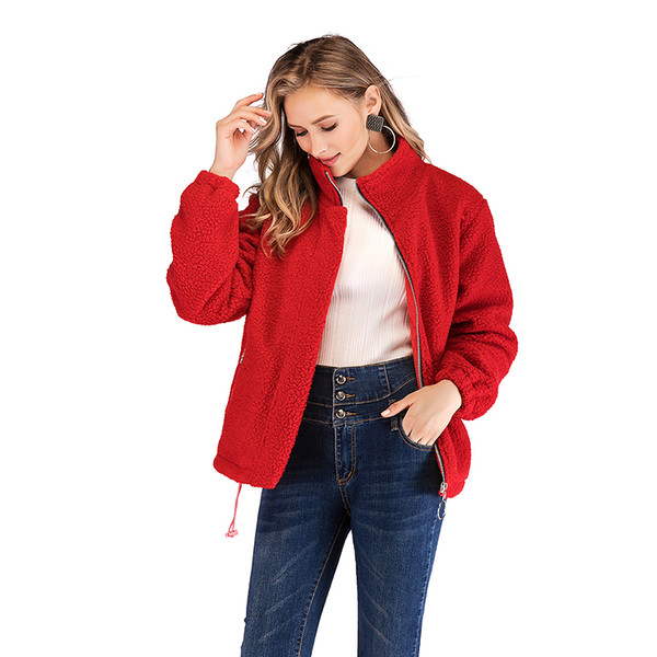 Hétköznapi női pulóver magas gallérral, piros cipzárral