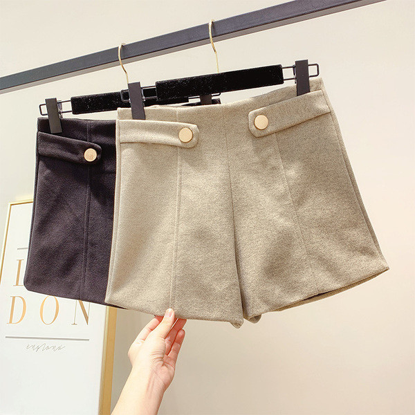 Pantaloni scurți de iarnă cu nasturi în două culori