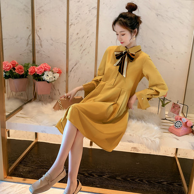 Fekete és sárga színű szalagos női ruha terhes nők számára