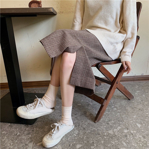 Női szoknya két színű egyenes modellben, magas derékkal