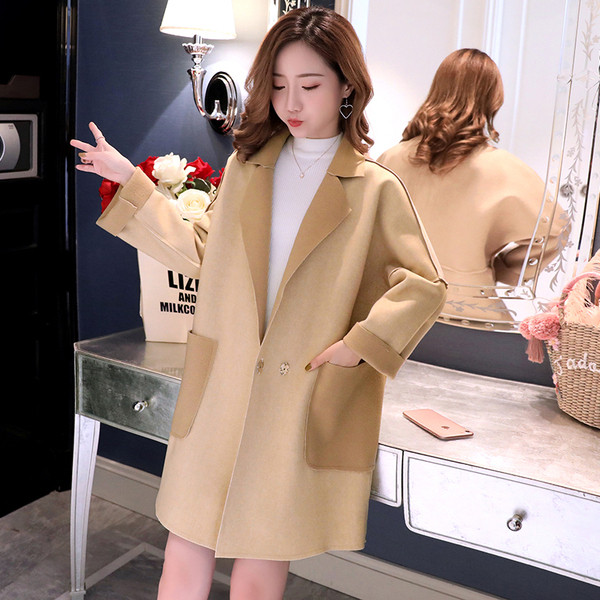 Σύγχρονο γυναικείο παλτό με κουμπιά και τσέπες σε δύο χρώματα, κατάλληλη για έγκυες γυναίκες