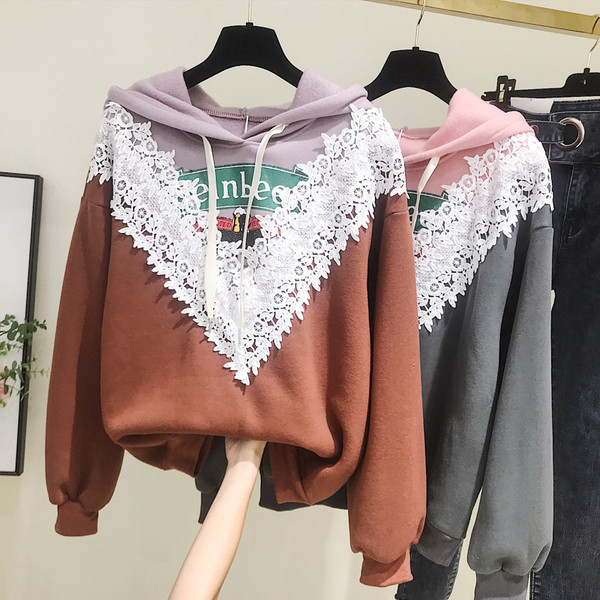 Hanorac de dama modern cu gluga si aplicatie in gri si rosu