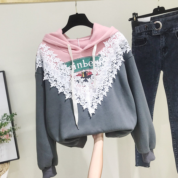 Hanorac de dama modern cu gluga si aplicatie in gri si rosu