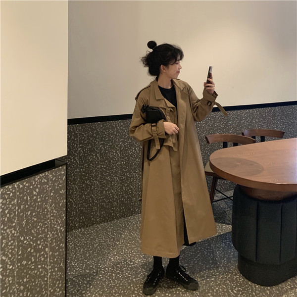 Női alkalmi hosszú vékony kabát széles modell barna színben