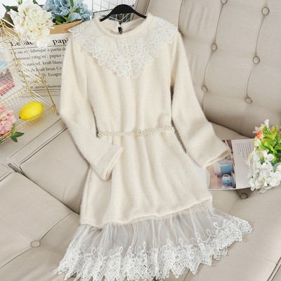 Modern női ruha csipkével és gyöngyökkel több színben