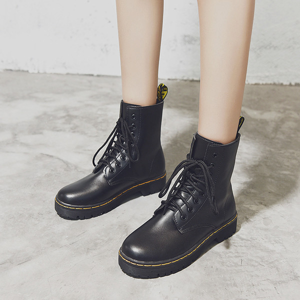 Női alkalmi bőrcsizma fekete fűzővel