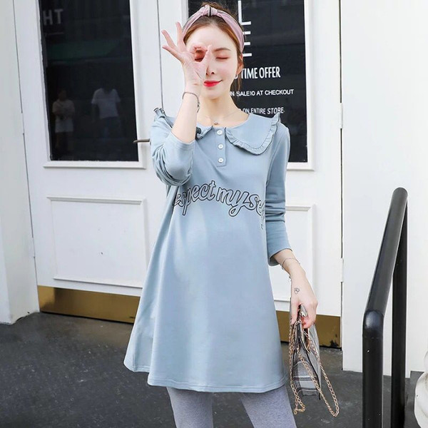 Tunica de dama moderna cu inscriptie si nasturi potrivita pentru gravide