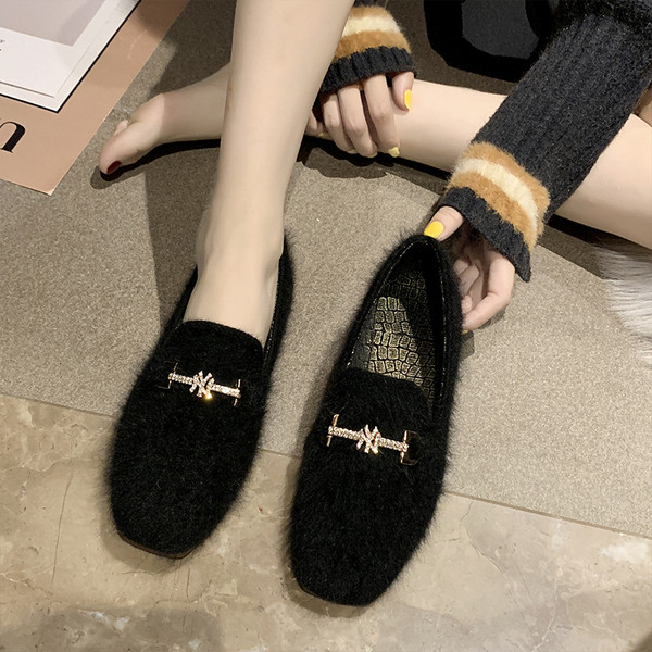 Pantofi moderni de dama cu puf si element metalic in mai multe culori