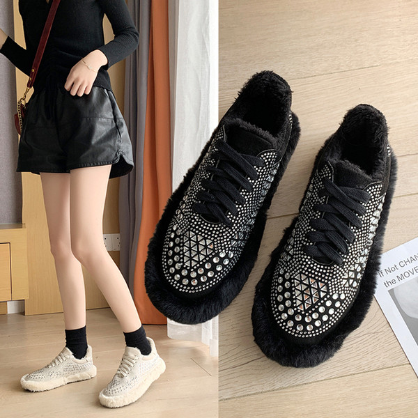 Model nou de pantofi de iarna dama cu pietre si puf in negru