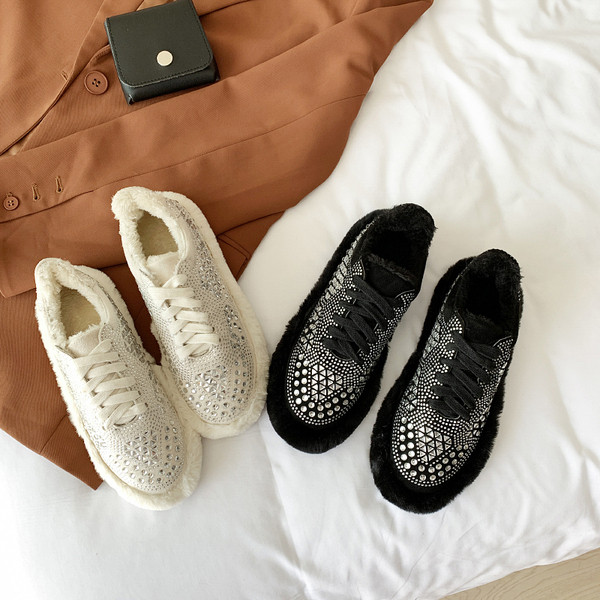 Model nou de pantofi de iarna dama cu pietre si puf in negru