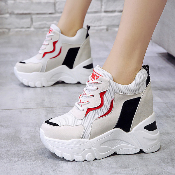 Γυναικεία μοντέρνα παπούτσια με ψηλή πλατφόρμα σε δύο χρώματα