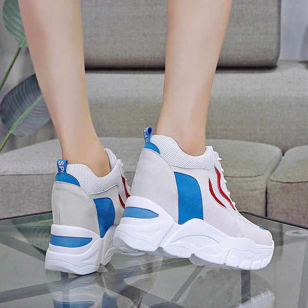 Γυναικεία μοντέρνα παπούτσια με ψηλή πλατφόρμα σε δύο χρώματα