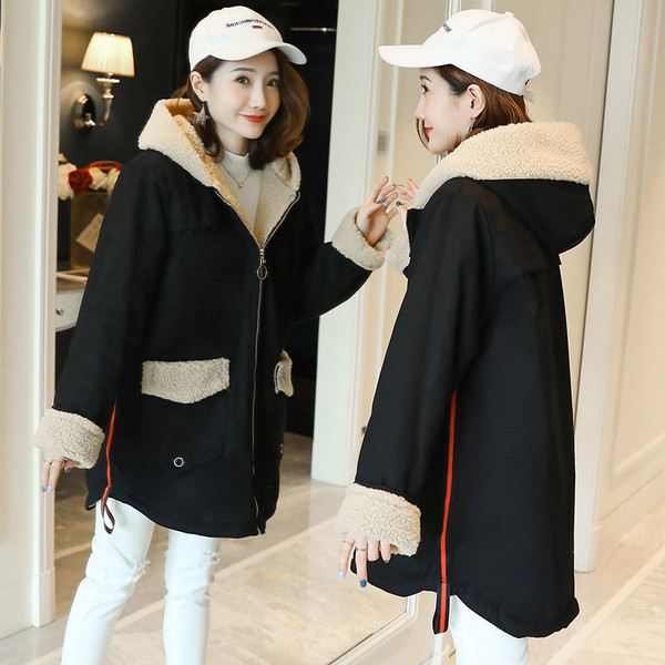 Μοντέρνο γυναικέιο μπουφάν με κουκούλα και μαλακή επένδυση σε δύο χρώματα, κατάλληλο για έγκυες γυναίκες