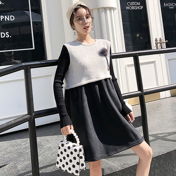 Rochie moderna de dama tricotata cu decolteu oval si maneci lungi potrivita pentru gravide