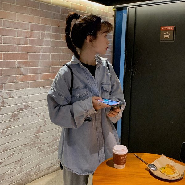 Női jelenlegi farmerdzseki széles modell