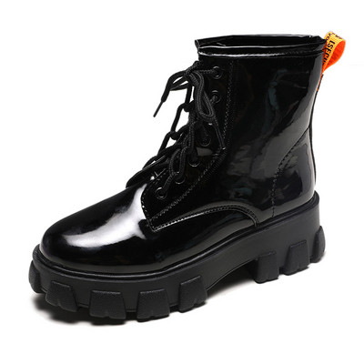 Μοντέρνες γυναικείες μπότες με ψηλή σόλα σε δύο μοντέλα