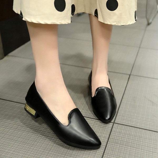 Alkalmi női bőrcipő fekete színben - két modell