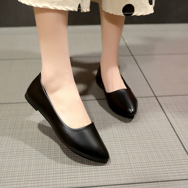 Alkalmi női bőrcipő fekete színben - két modell