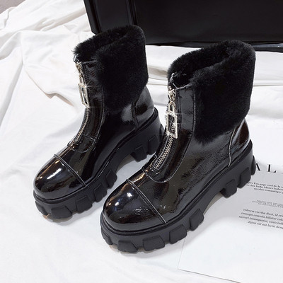 Modern női bőrcsizma magas talppal