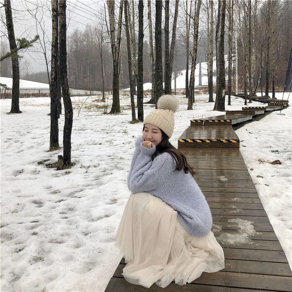 Pulover cu puf lat în albastru, galben și roz