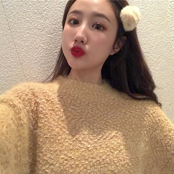 Pulover cu puf lat în albastru, galben și roz