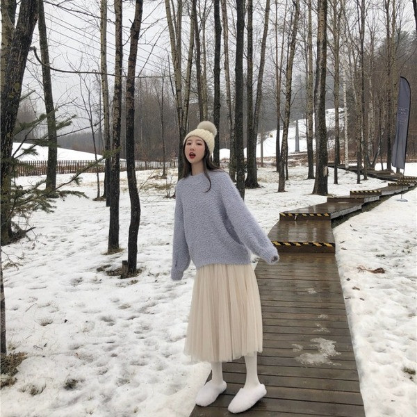 Pulover cu puf lat în albastru, galben și roz