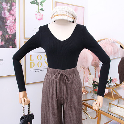 Μοντέρνο γυναικείο πουλόβερ με λαιμόκοψη - σε διάφορα χρώματα