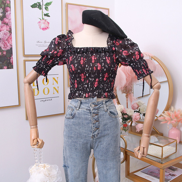 Νέο μοντέλο γυναικεία μπλούζα με τετράγωνη λαιμόκοψη και floral σχέδια