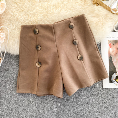 Pantaloni scurti de iarna de dama eleganti cu nasturi in trei culori