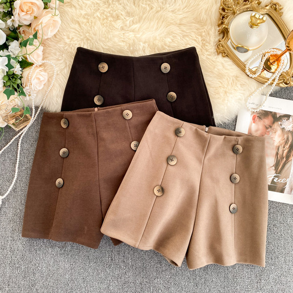 Pantaloni scurti de iarna de dama eleganti cu nasturi in trei culori