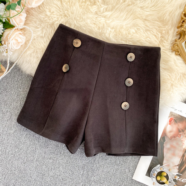 Pantaloni scurti de iarna de dama eleganti cu nasturi in trei culori