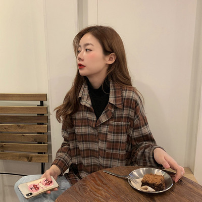 Cămașă casual de damă în carouri, în două culori, cu decolteu spitz