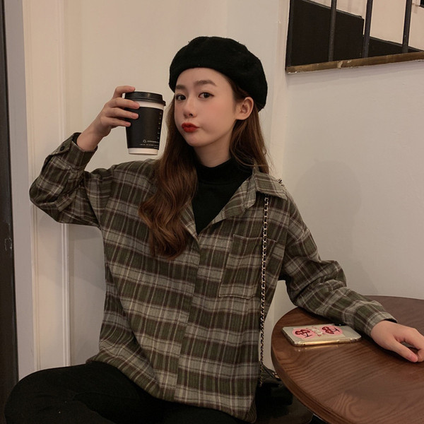 Cămașă casual de damă în carouri, în două culori, cu decolteu spitz