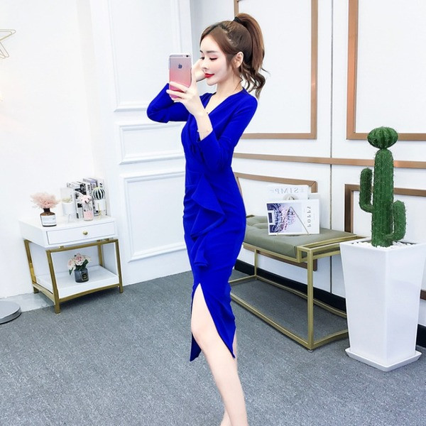 Модерна дамска рокля с дълъг ръкав и шпиц деколте в червен и син цвят