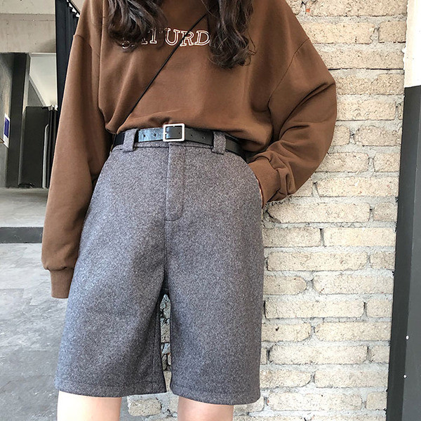 Női nadrág 3/4 hosszúságú szürke színben, magas derékkal