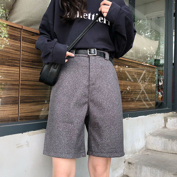 Női nadrág 3/4 hosszúságú szürke színben, magas derékkal