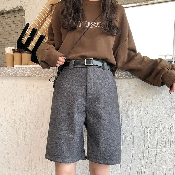 Női nadrág 3/4 hosszúságú szürke színben, magas derékkal