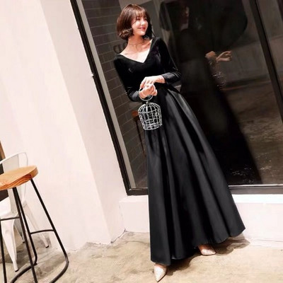 Stílusos, hosszú szabású női ruha spitz nyakkivágással, fekete és piros színben