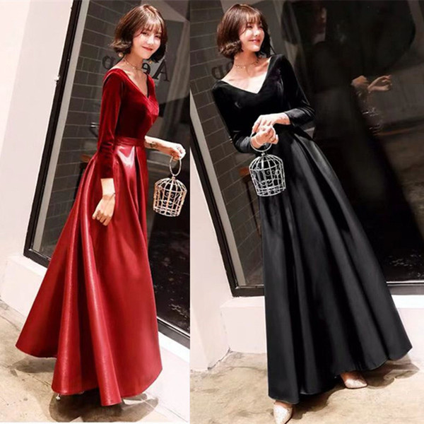 Stílusos, hosszú szabású női ruha spitz nyakkivágással, fekete és piros színben