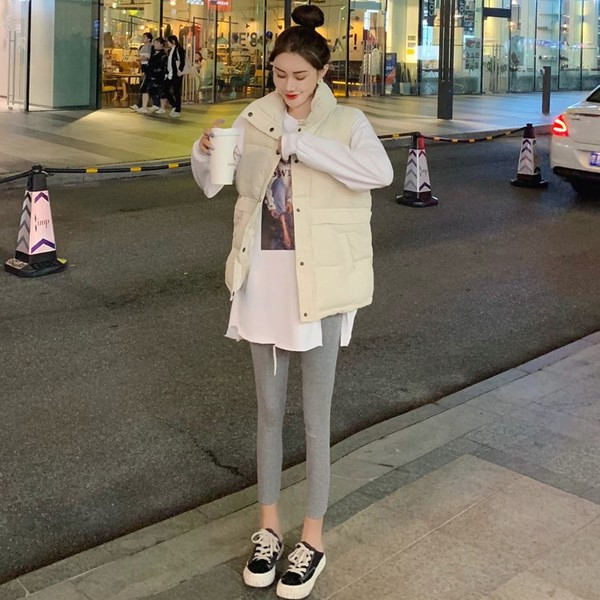 Női széles blúz fehér és szürke rátéttel