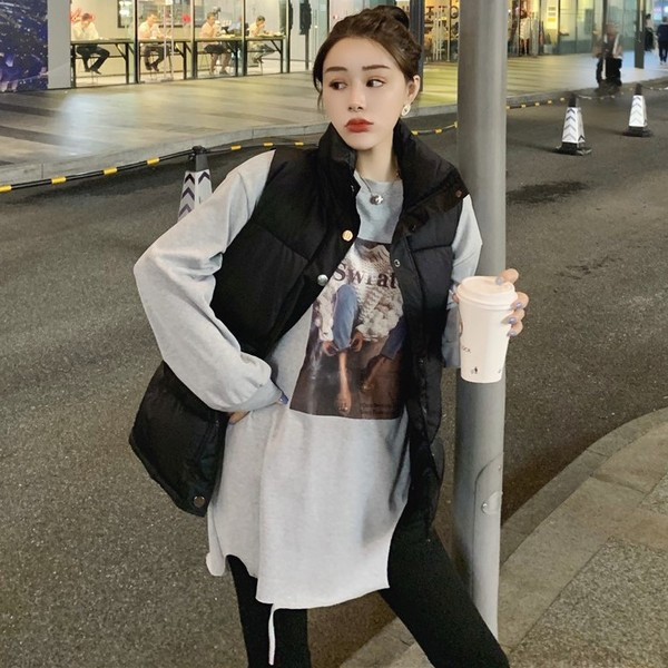 Női széles blúz fehér és szürke rátéttel