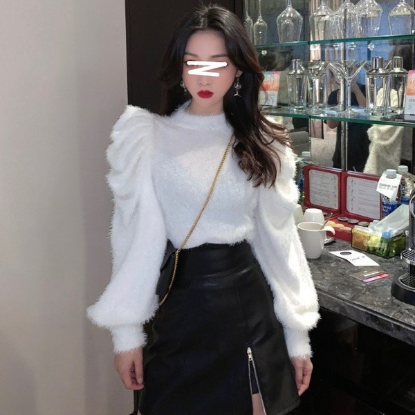 Bluză cu puf, cu mâneci largi, în culorile alb, roz și negru