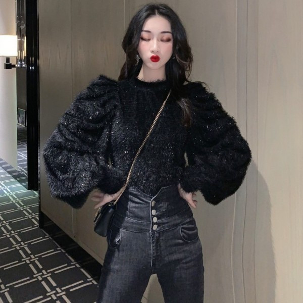 Bluză cu puf, cu mâneci largi, în culorile alb, roz și negru