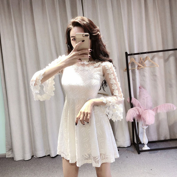 Rochie de dama moderna din dantela cu tul in alb