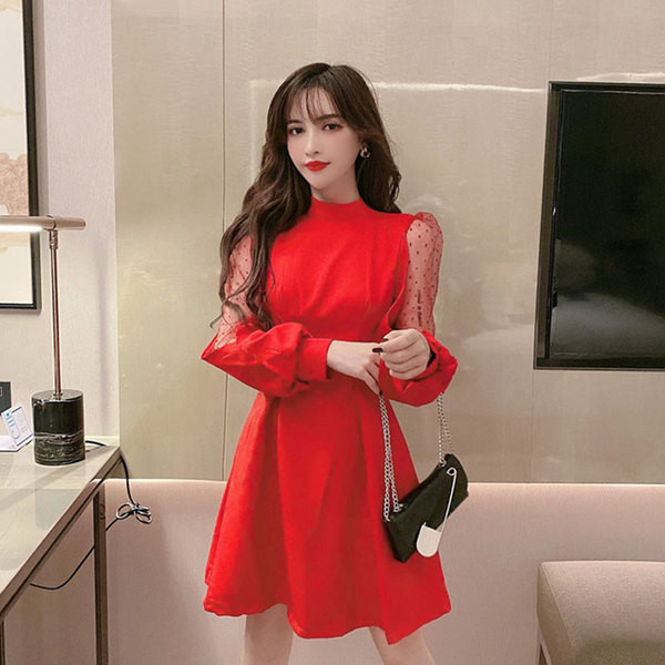 Rochie de dama moderna cu maneci din tul si guler inalt in rosu